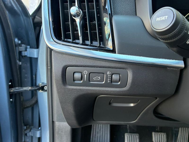 Volvo V90 (2017) 2.0D, 110KW - fotka 13 z 21