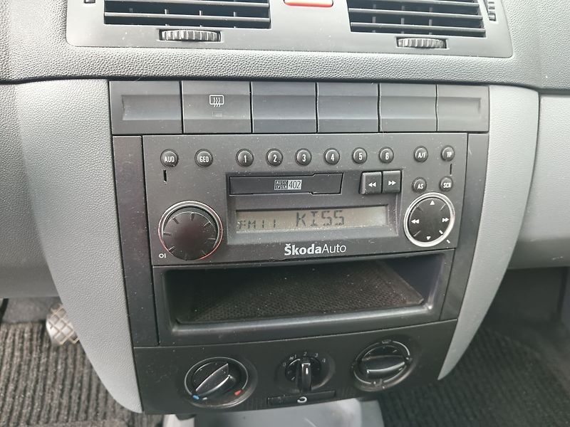 Škoda Fabia 1.4 MPI Comfort - fotka 12 z 26