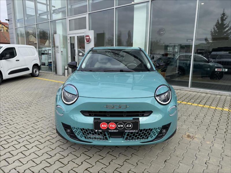 Fiat 600 (2024) 1,2 Turbo Hybrid 110k eDCT - fotka 2 z 14