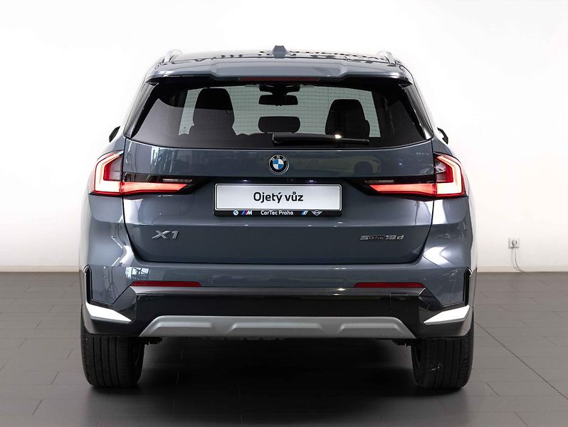 BMW X1 sDrive18d - fotka 4 z 21