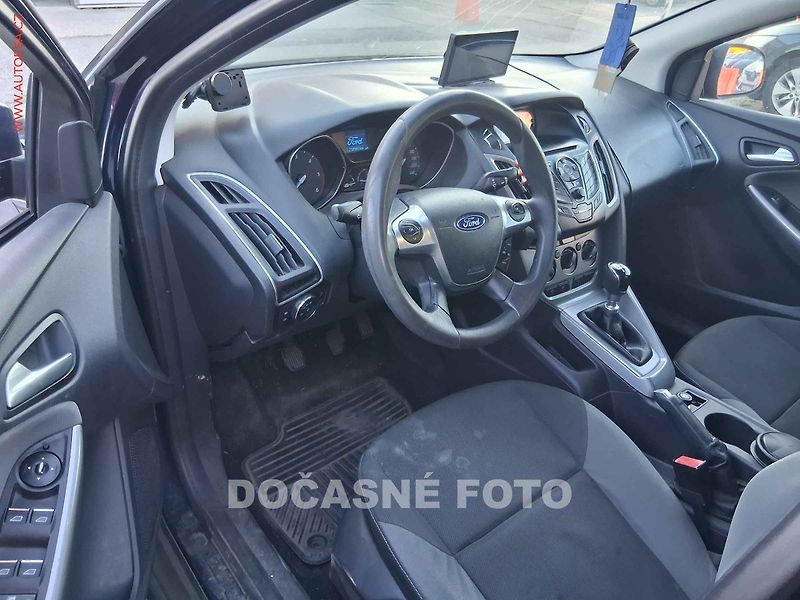 Ford Focus (2011) 1.6 TDCi, AC, park.asist - fotka 3 z 3