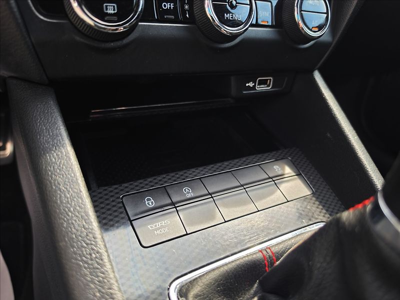 Škoda Octavia III 2,0 TSi 180KW RS Panorama - fotka 22 z 44
