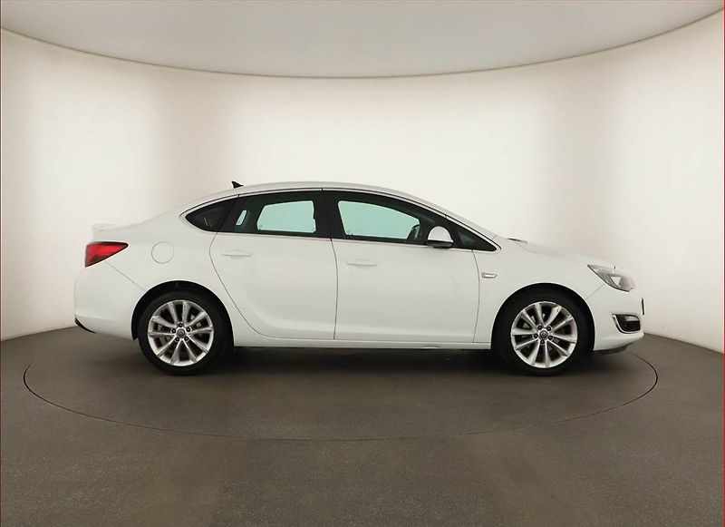 Opel Astra (2014) 1.6 CDTI, Tempomat - fotka 6 z 14