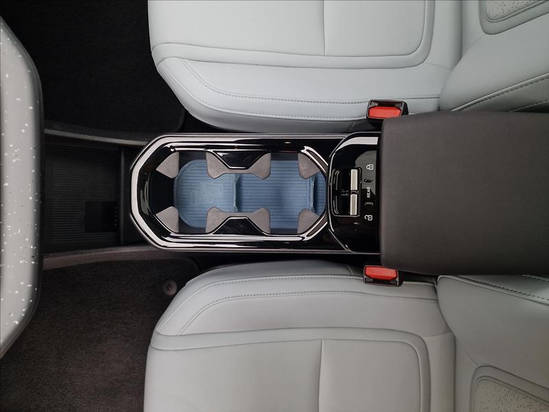 Volvo EX30 AWD Ultra Twin 315kW,ČR,1.Maj - fotka 36 z 48