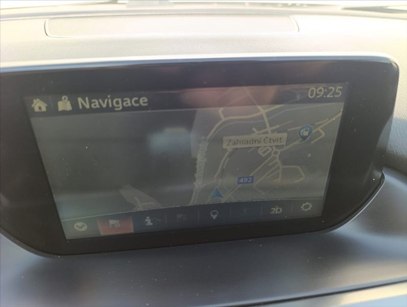 Mazda 6 2,2 D Aut.klima Navigace Tažné - fotka 17 z 41