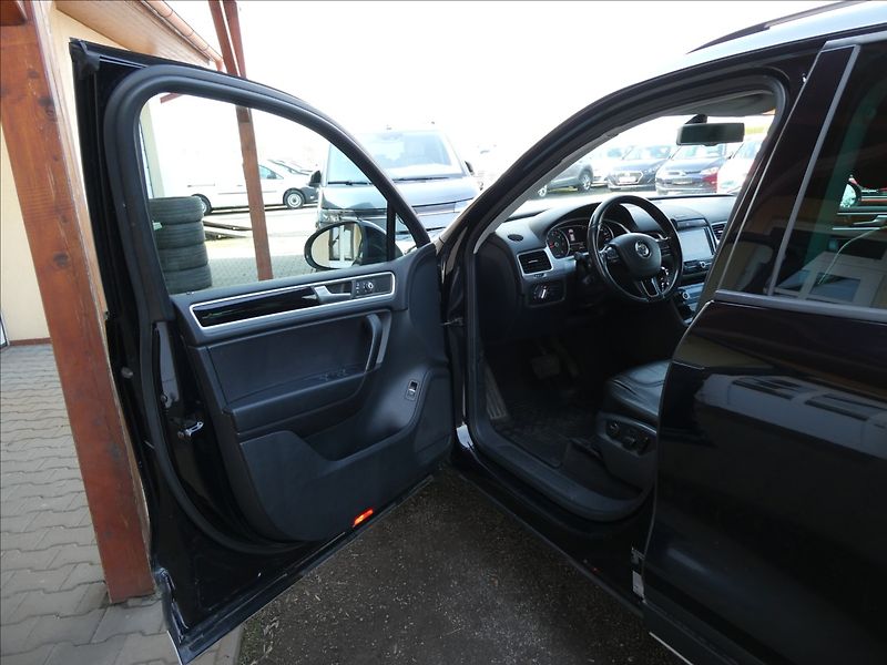 Volkswagen Touareg 3,0 TDi V6 180kW,2xkola,závěs - fotka 18 z 50