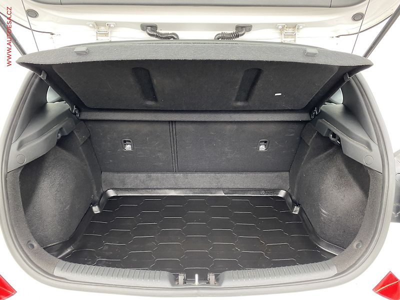 Hyundai i30 (2020) 1.6CRDi, ČR, Comfort - fotka 7 z 19