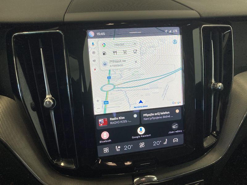 Volvo XC60 B4 AWD PLUS DARK AT8, ČR - fotka 20 z 26