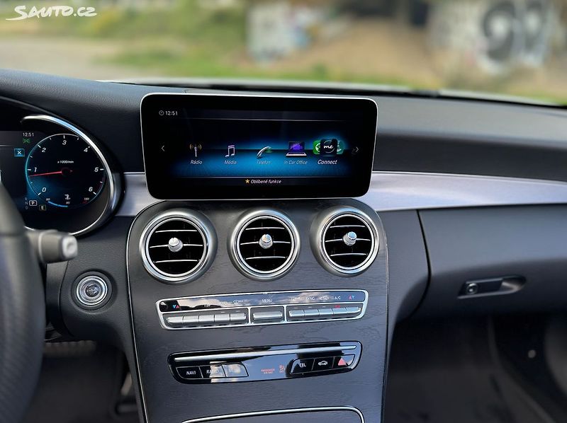 Mercedes-Benz Třídy C CABRIO 300d AMG - fotka 44 z 49