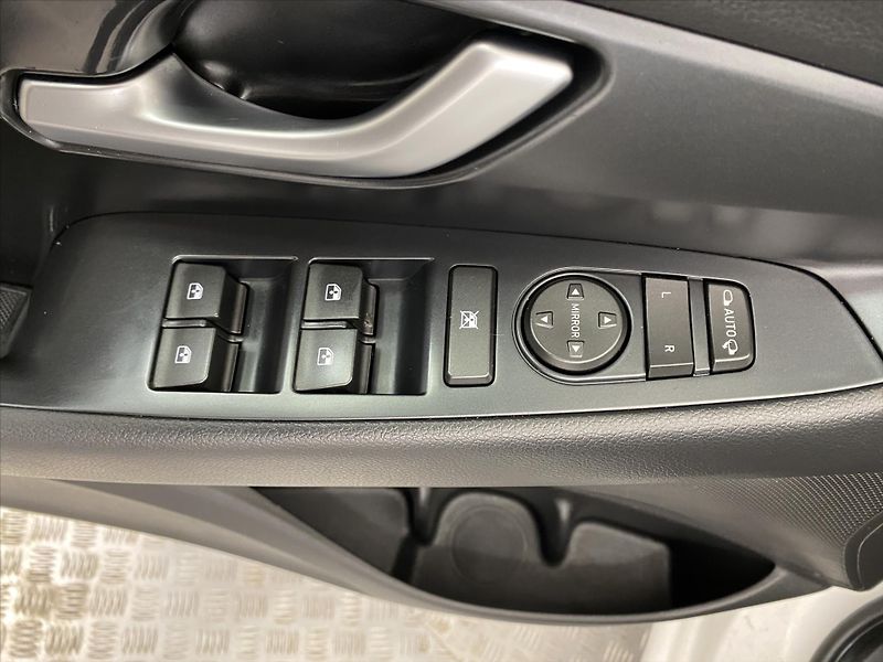 Hyundai i30 1,6 CRDi 81 kW Navi - fotka 12 z 24