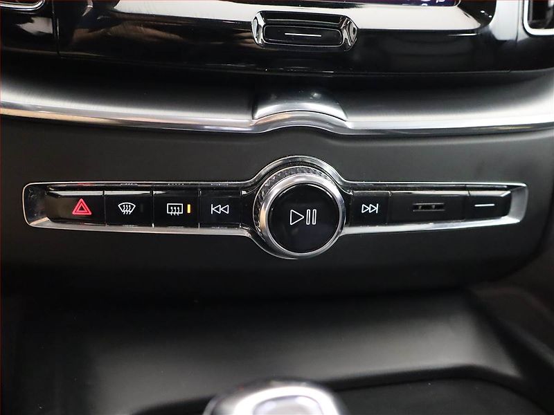 Volvo XC60 (2017) T8 Twin Engine - fotka 19 z 24