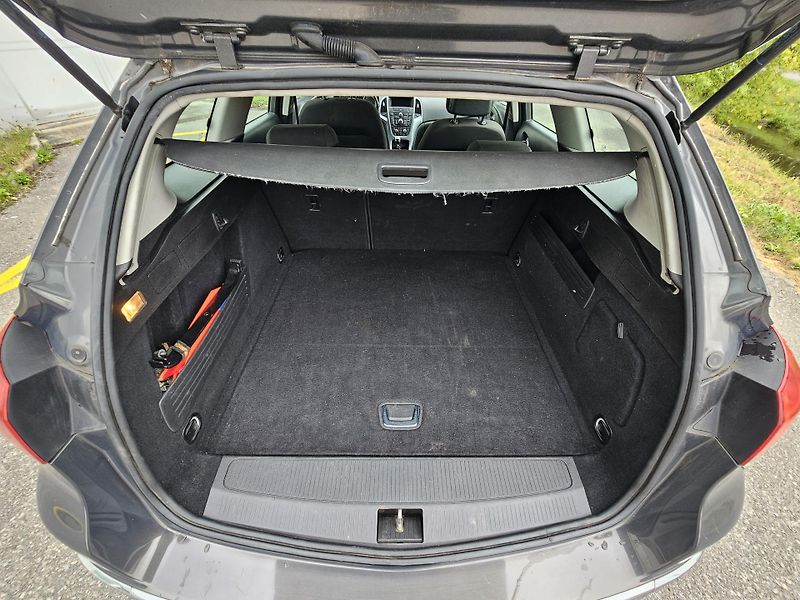 Opel Astra (2013) J 1.7CDTI - fotka 17 z 17