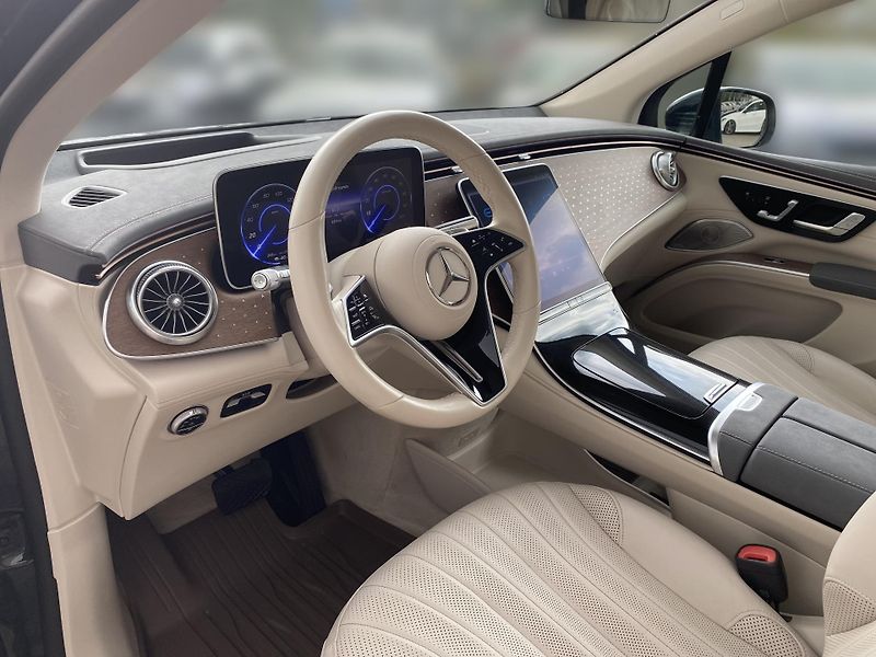 Mercedes-Benz EQS EQS SUV 450 4MATIC AMG ISP - fotka 13 z 27