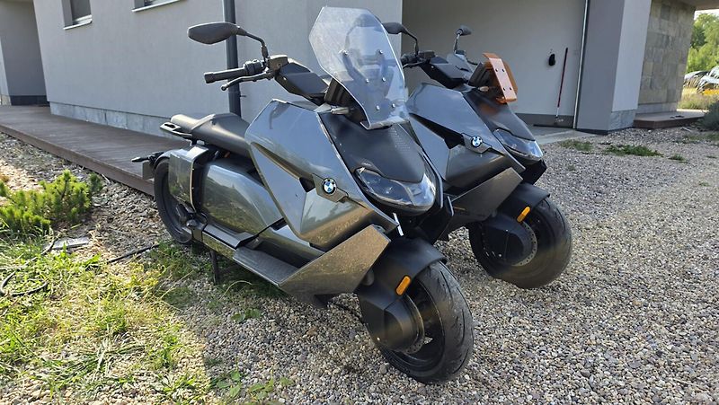 BMW CE 04 (2023) PRO/Avantgarde 11kW řidičák B - fotka 1 z 10