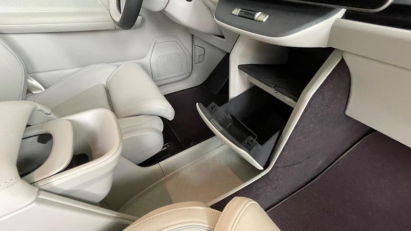 Volvo EX60 (2026) P10 AWD ULTRA - fotka 13 z 27