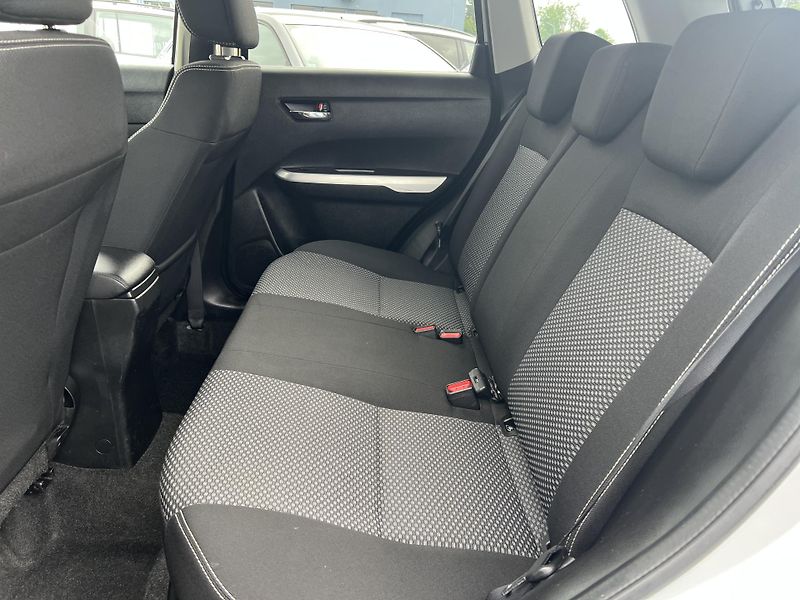 Suzuki Vitara 1.6DDiS 4x4 KLIMA KAMERA ALU - fotka 24 z 42