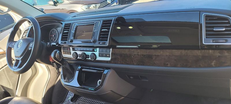 Volkswagen Multivan (2017) T6 2,0TDi 150kW DSG Highline - fotka 17 z 42