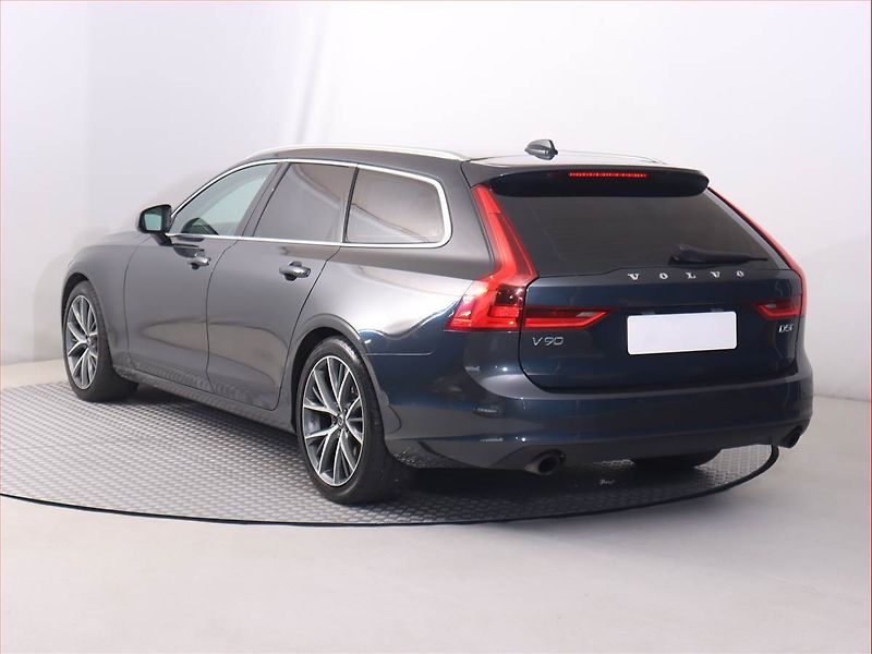 Volvo V90 (2017) D5 AWD, 4X4, Automat, Kůže - fotka 4 z 21