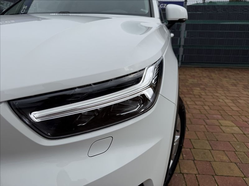 Volvo XC40 1.5 T3 Momentum/Panorama - fotka 5 z 29