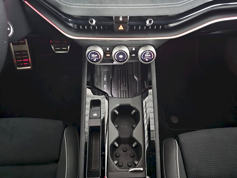Škoda Superb (2025) 2.0TDi 142kW 4X4 SPORTLINE WEB - fotka 24 z 34