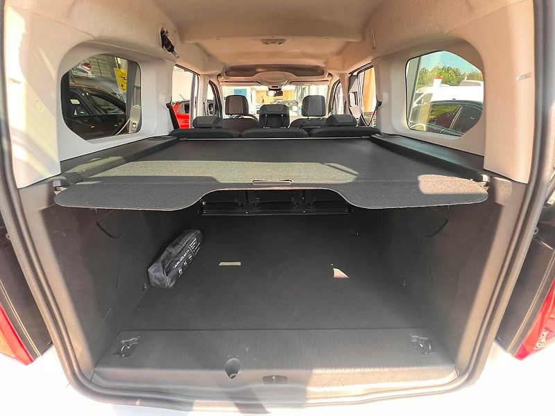 Opel Combo Eleg.Plus L2-1,5 CDTi AT8 - fotka 28 z 31
