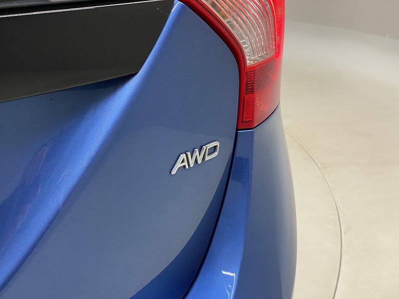 Volvo V60 D4 AWD R-DESIGN AUT  - fotka 32 z 41