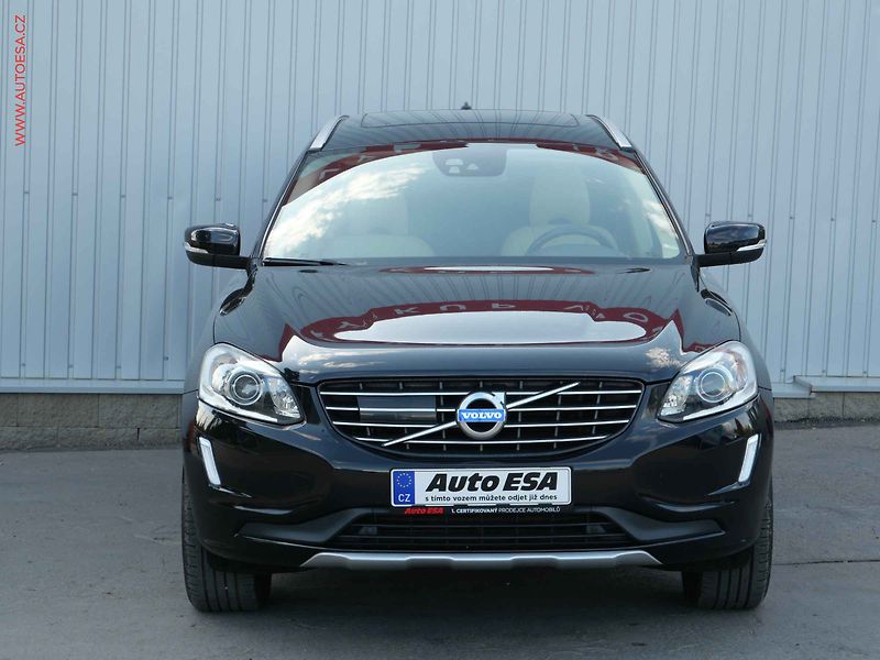 Volvo XC60 (2014) 2.0 D4, Summum, bixen, panor - fotka 2 z 26