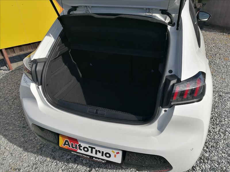 Peugeot 208 1,2 PureTech - fotka 16 z 19