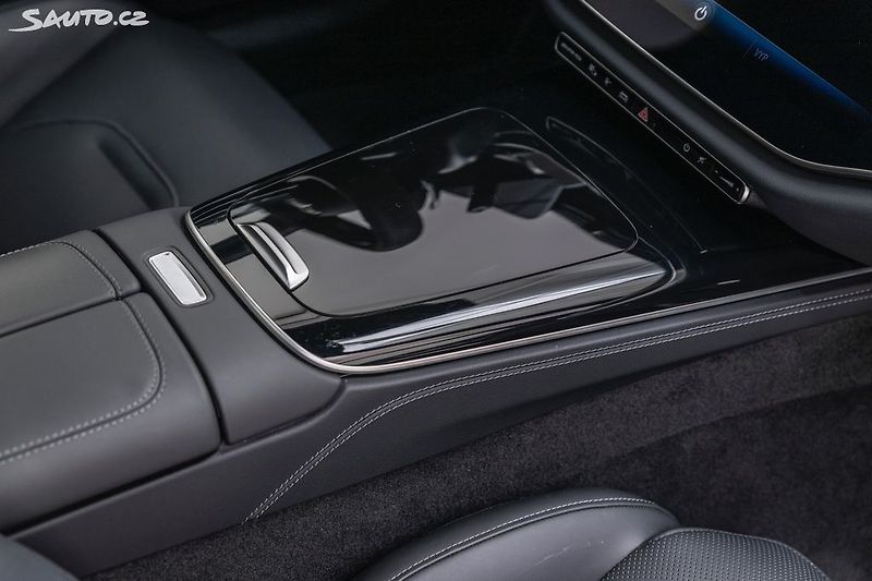 Mercedes-Benz Třídy E 53 AMG Hybrid*AMG Performance - fotka 16 z 41