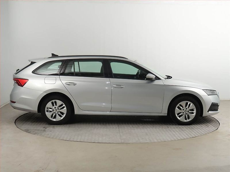 Škoda Octavia (2021) Ambition 2.0 TDI, Automat - fotka 6 z 21