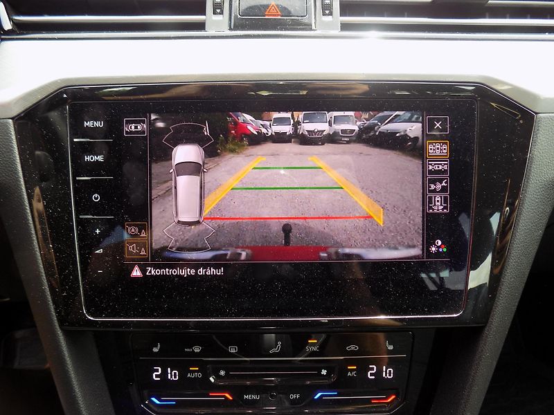 Volkswagen Passat 2,0 TDI 110 KW DSG VÝHŘEV LED - fotka 33 z 43
