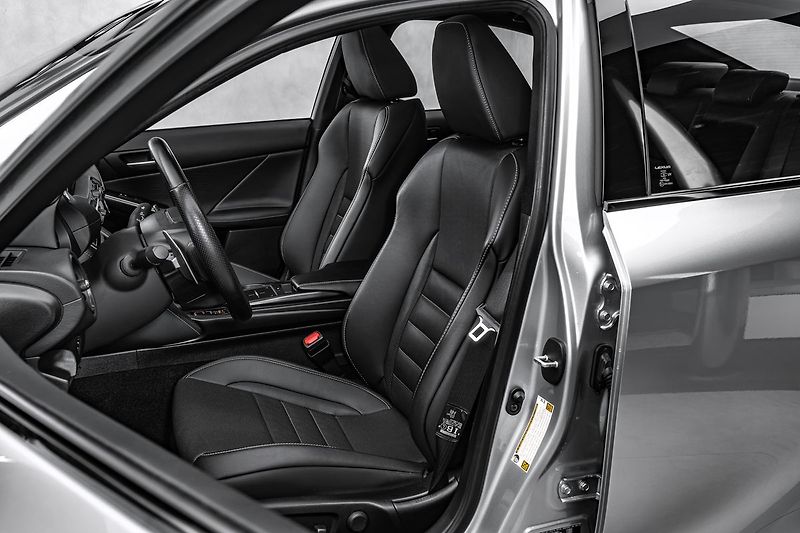 Lexus IS F IS 500F SPORT - fotka 17 z 27