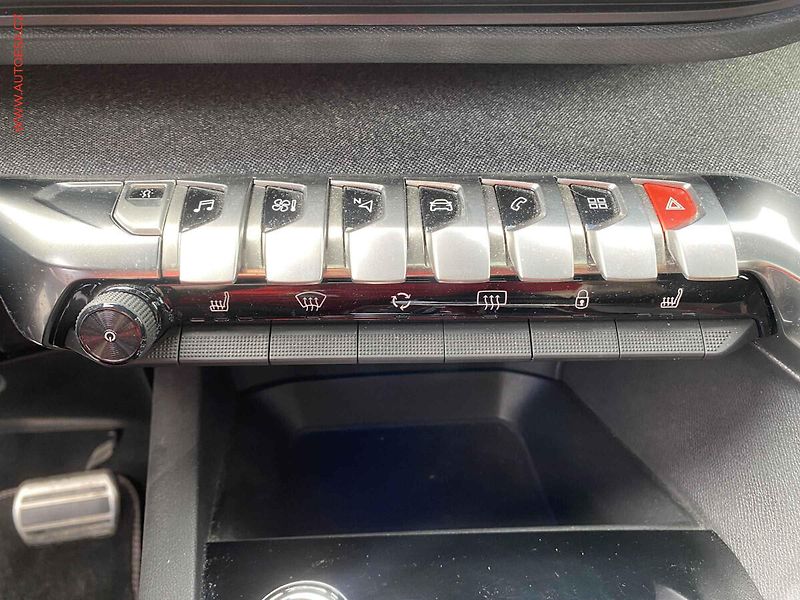 Peugeot 3008 (2017) 1.2 PT, GT Line, AT, LED - fotka 14 z 17