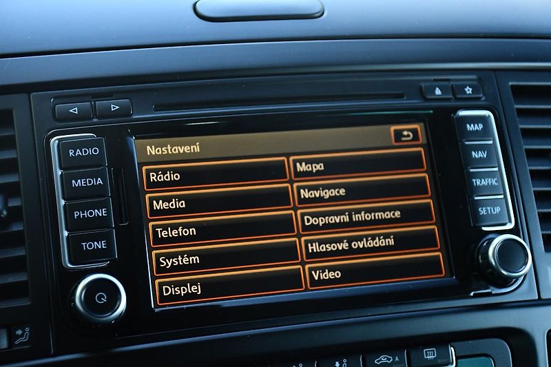 Volkswagen Multivan 2.0TDi ČR 7.MÍST TAŽNÉ M.TOP - fotka 29 z 38
