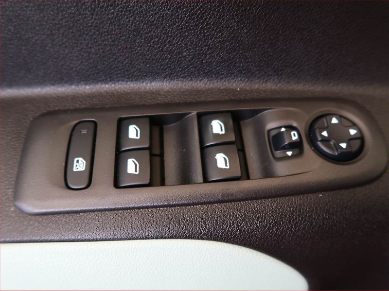 Citroën Berlingo (2020) Feel 1.5 BlueHDi, 5Míst, SR - fotka 14 z 17