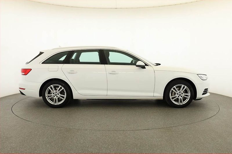 Audi A4 (2017) 2.0 TDI, Navi, Bi-Xenony - fotka 6 z 19