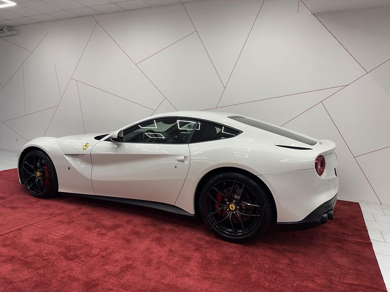 Ferrari F12 Berlinetta (2014) F12 LIFT*DISPALY*CAMERA*CARBON - fotka 3 z 12