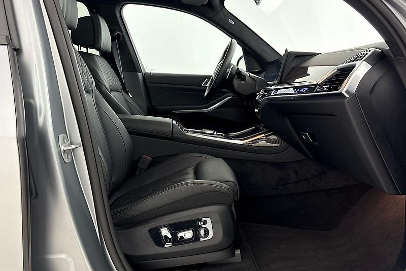BMW X7 xDrive40d - fotka 16 z 30