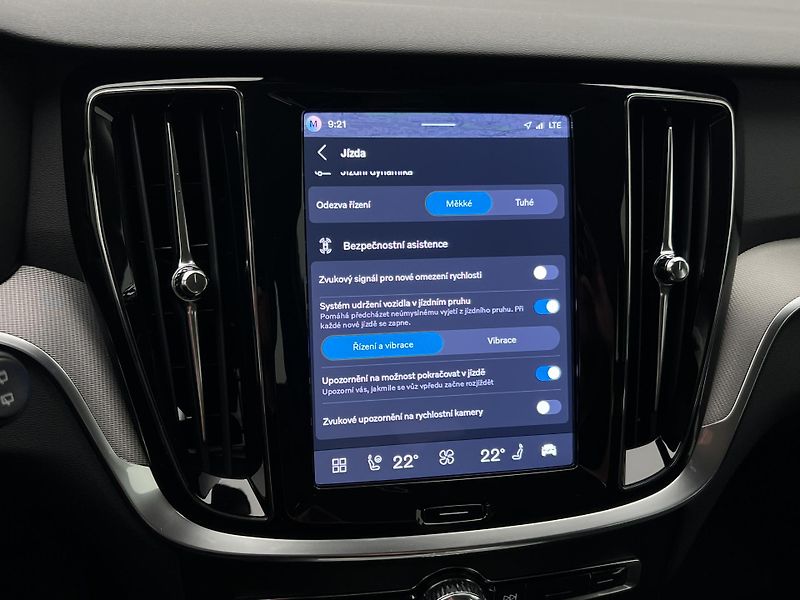 Volvo V60 B4 DARK PLUS 1. maj. - fotka 36 z 41