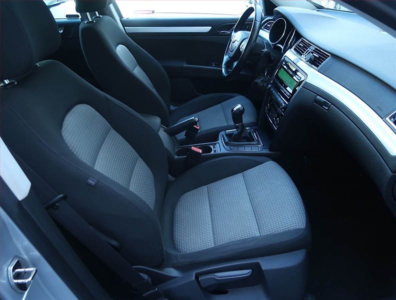 Škoda Superb (2011) 1.4 TSI, Serv.kniha, Xenony - fotka 9 z 16
