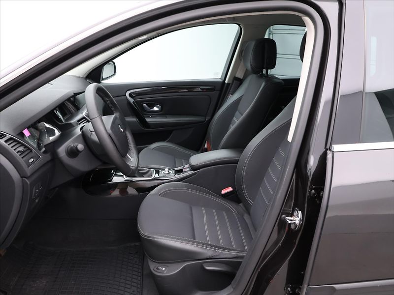 Renault Laguna 2,0 dCi 110 kw Black Edition - fotka 10 z 26