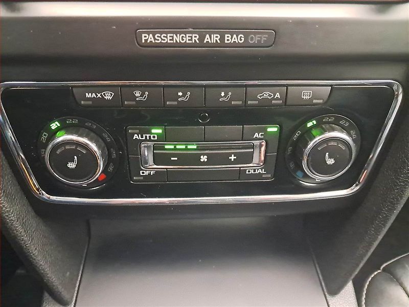 Škoda Superb (2010) 2.0 TDI, Navi, Tempomat - fotka 16 z 17