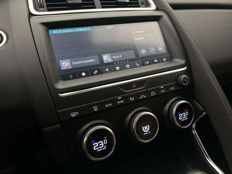 Jaguar E-Pace P250 AWD AUT - fotka 26 z 44