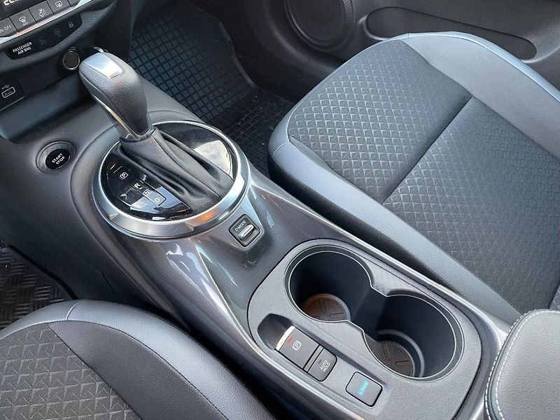 Nissan Juke N-Connecta 1,6 HEV - fotka 14 z 16