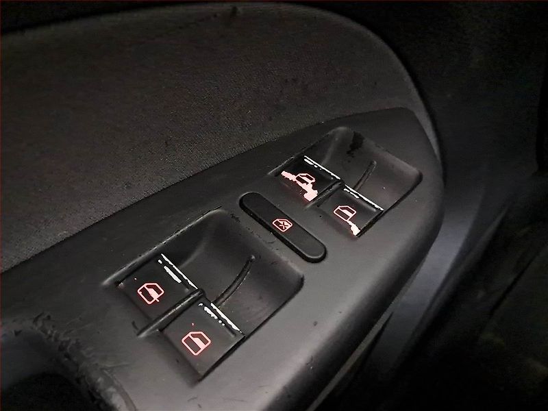Volkswagen Touran (2004) 2.0 TDI, po STK, jezdí výborně - fotka 17 z 17