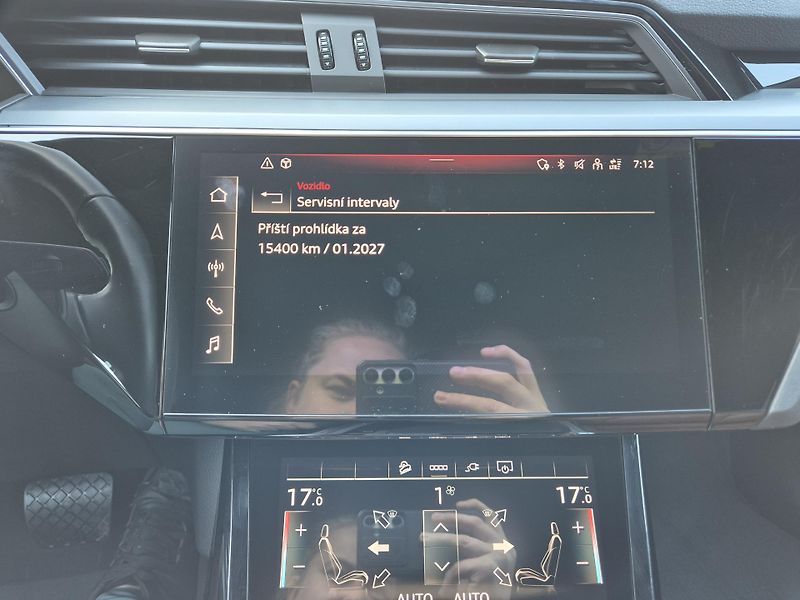 Audi e-tron 55 QUATTRO 300kw S LINE SOH92% - fotka 22 z 44