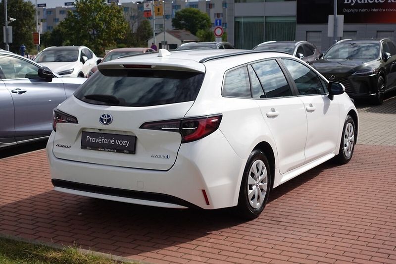 Toyota Corolla 1,8 HEV Active Business TS - fotka 4 z 28