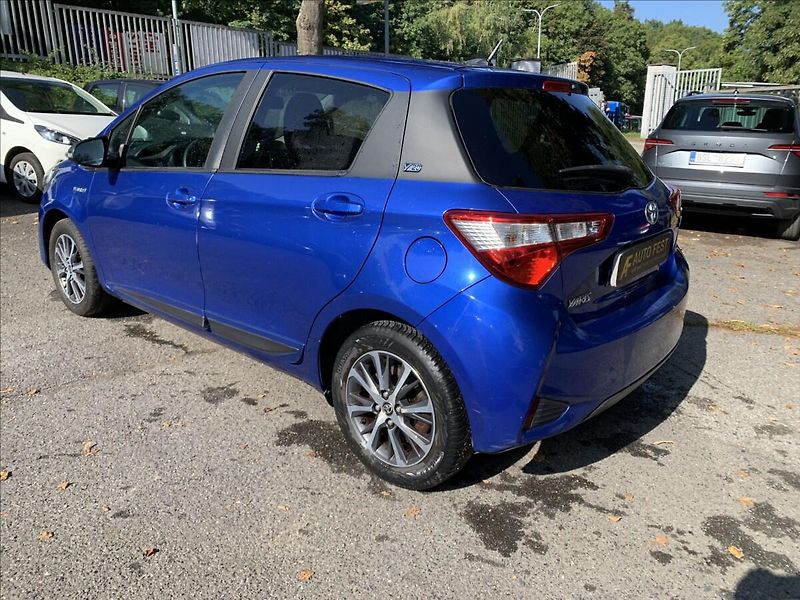 Toyota Yaris 1,5 HYBRID - fotka 7 z 20
