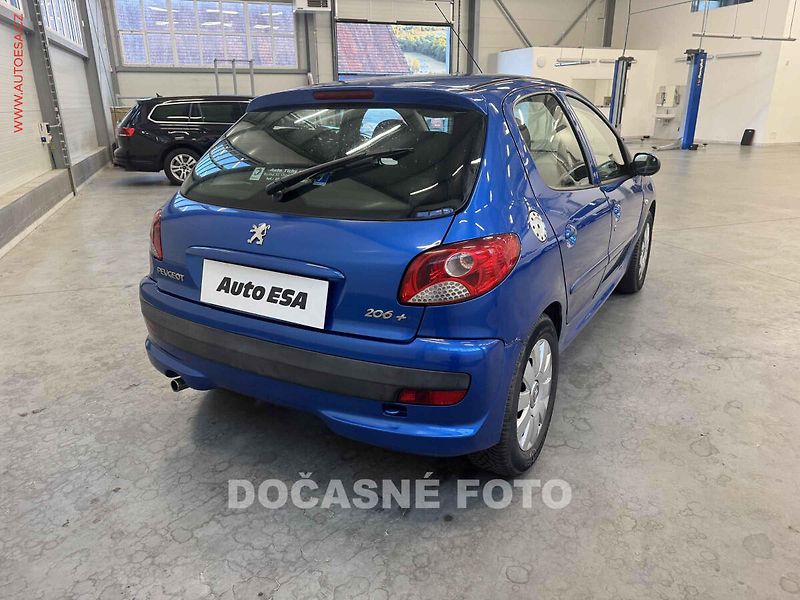 Peugeot 206 (2010) 1.4i, ČR, autoAC - fotka 2 z 3