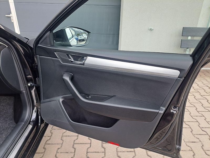 Škoda Superb (2022) 1.5TSI DSG Business Ed. ZÁRUKA - fotka 19 z 33